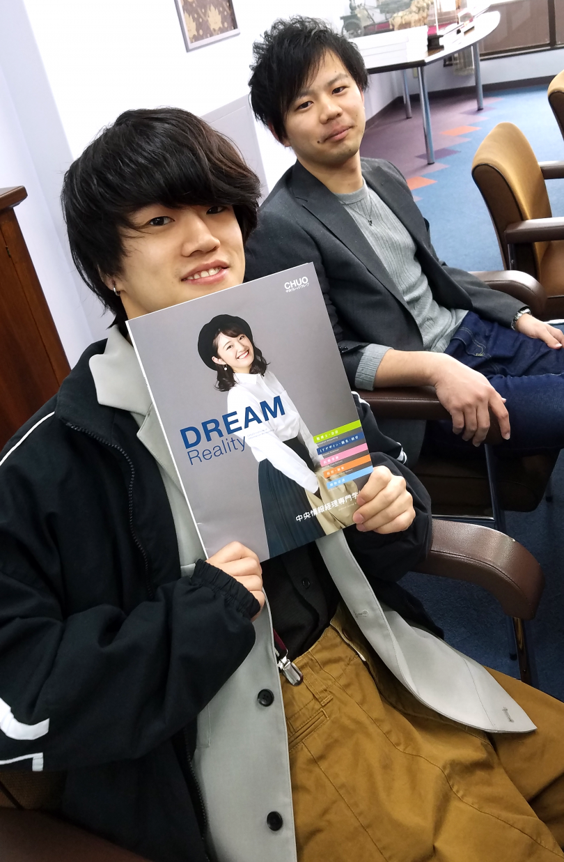 卒業生、控室にて！