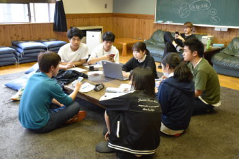 画像３活動場所さる小の視聴覚室