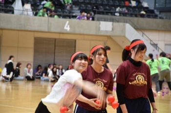 玉入れの様子。