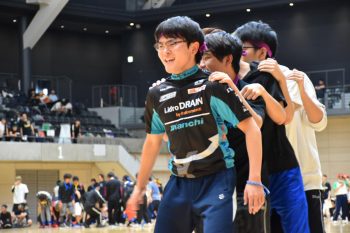 ムカデの様子。ぎこちなくも頑張る！