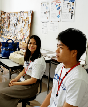 手伝い学生も真剣に聞きます!