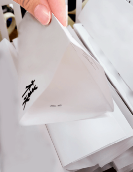 名札も学生発案で用意！