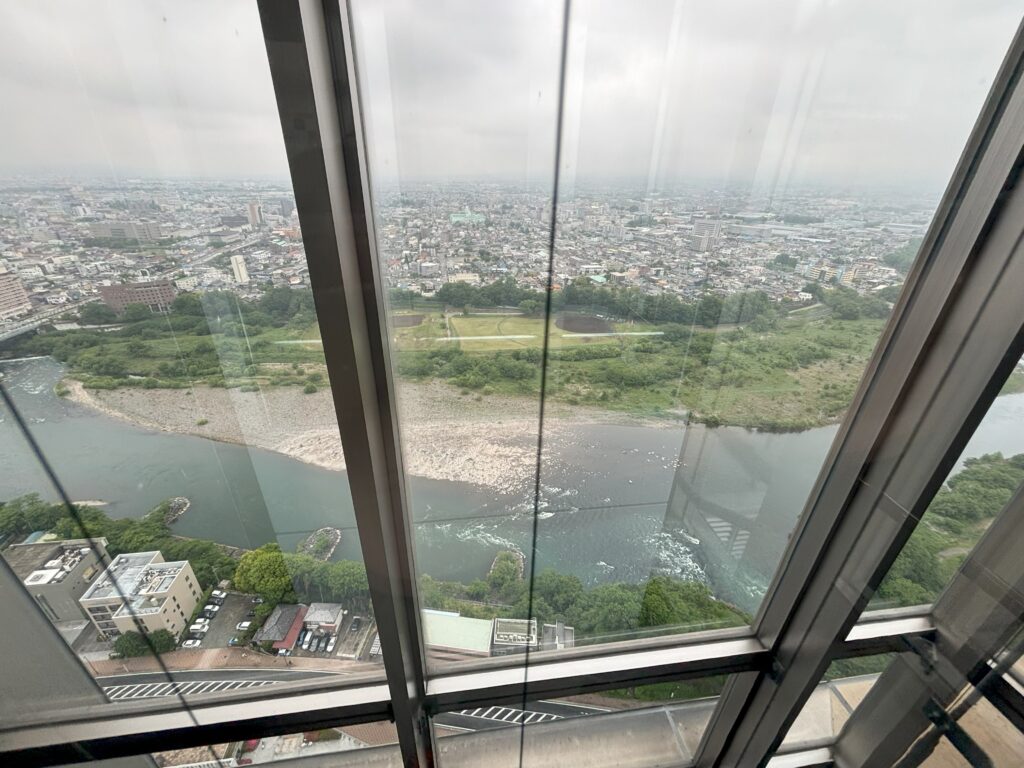 シースルーエレベーターからの眺め