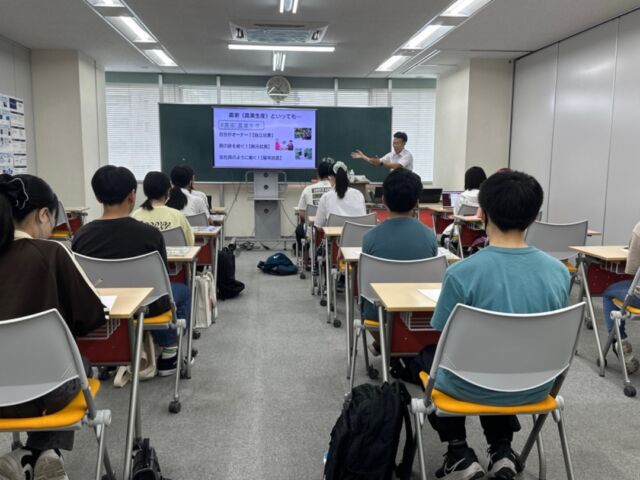 【柿崎先生が出張授業をしました😊！】

#第一学院高等学校 高崎キャンパスで柿崎先生が出張授業をしました😊！

有機栽培について学ぶことができる授業と、診断キットを使って畑の土のｐH、養分（N,P,K）を調べる#土壌診断 体験をしました🌱

#第一学院高等学校 高崎キャンパスの皆様、このような機会をいただき、ありがとうございました！

#中央農業大学校
#群馬県
#前橋市
#専門学校
#学生
#農業
#スマート農業
#農業男子
#農業女子
#出張授業 
#土壌診断