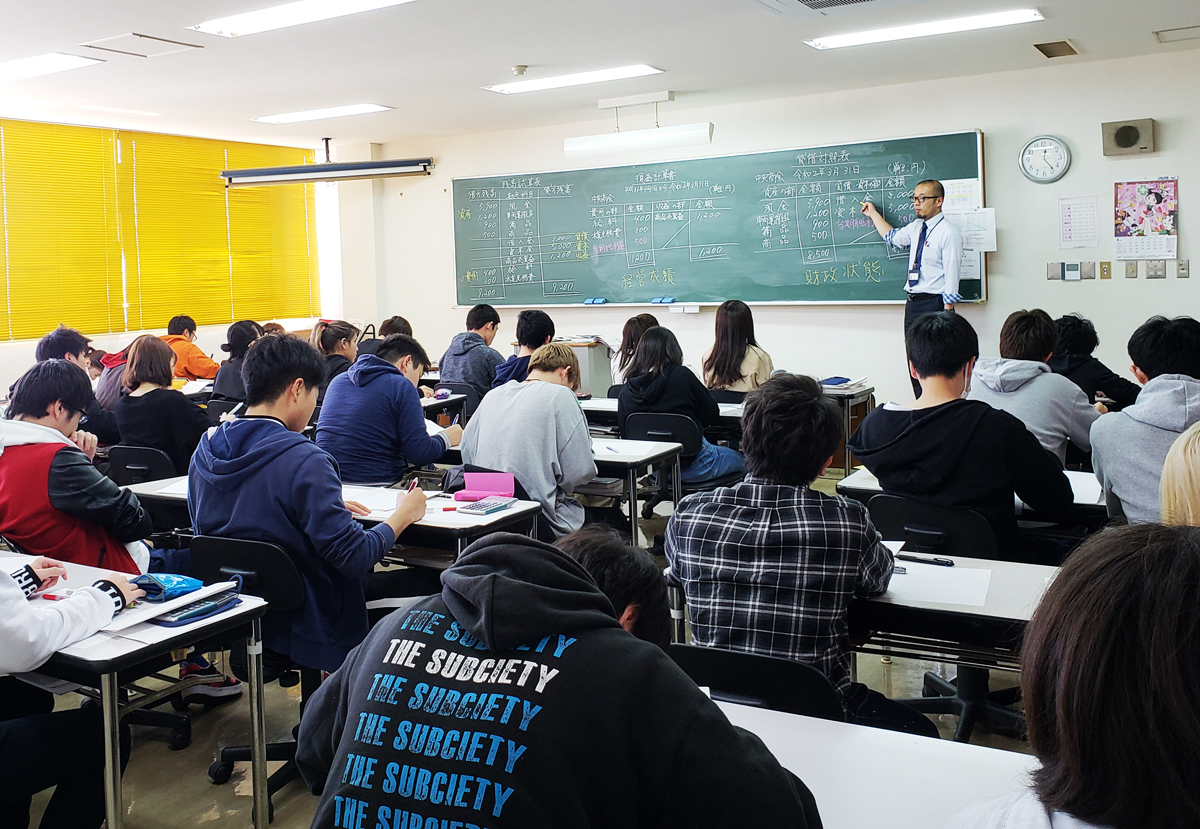 情報ビジネス学科４月の授業風景