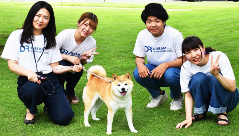 先生と在校生の様子